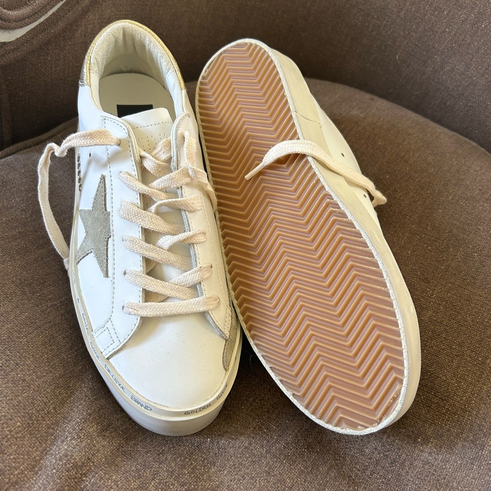 Golden Goose White Leather Sneakers with Beige Star and Gold Heel. NEW - Picture 3 of 5